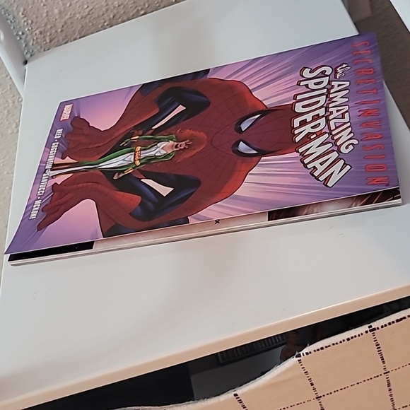 Amazing Spider-Man Secret Invasion book - Picture 4 of 4